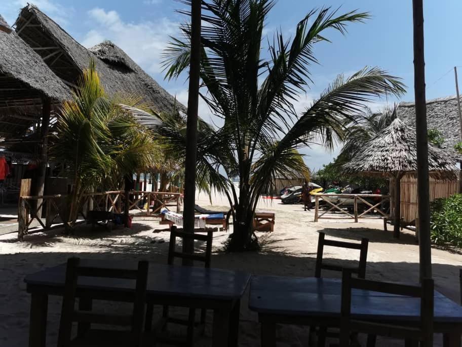 Ndiro Beach House Kendwa Exterior foto