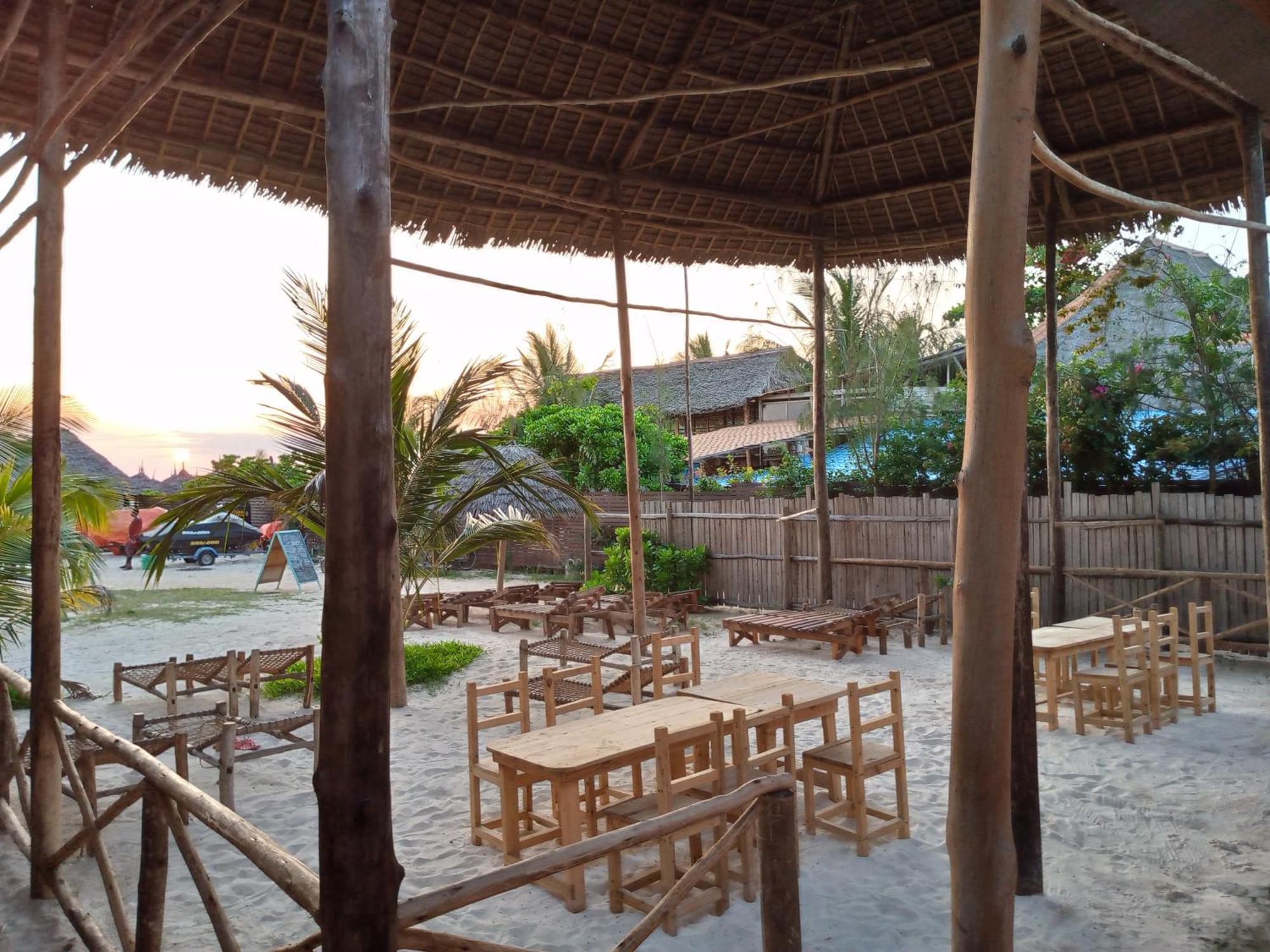 Ndiro Beach House Kendwa Exterior foto